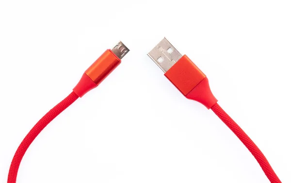 Червоний Usb-кабель для смартфона ізольовані на білому тлі. — стокове фото
