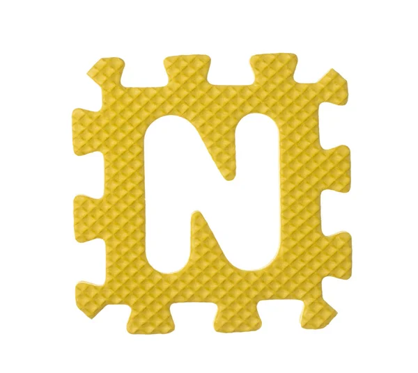 Alfabetet N tillverkat av Eva skum isolerad på vit bakgrund — Stockfoto