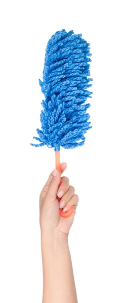 손에 파란 먼지 마이크로 섬유를 들고 집을 청소하는 일을 하는 사람 — 스톡 사진