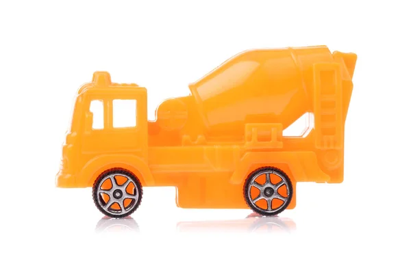 Camión de juguete Mezcla de hormigón aislada sobre fondo blanco — Foto de Stock