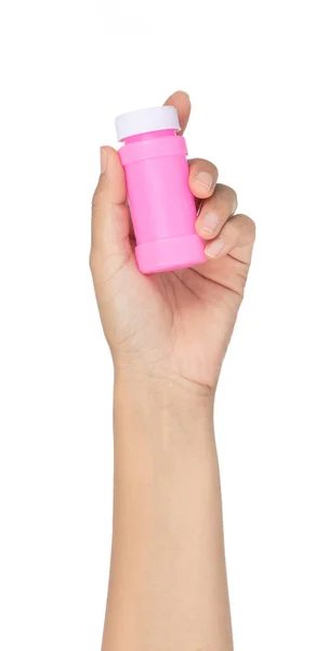 Mão segurando Frasco de plástico rosa isolado no fundo branco — Fotografia de Stock