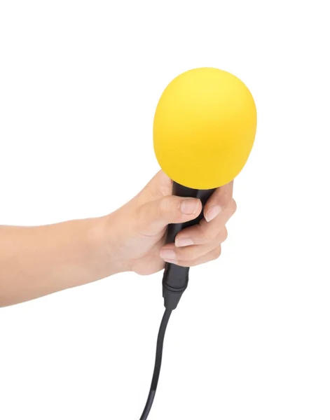 Mano sosteniendo un micrófono con esponja en la cabeza aislada en blanco — Foto de Stock