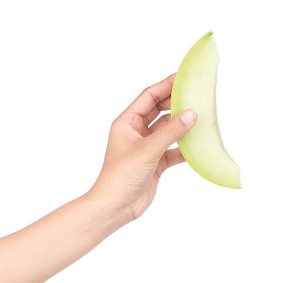 Hand hält Melonenscheibe isoliert auf weißem Hintergrund. — Stockfoto