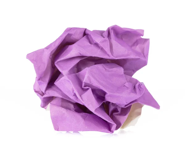 Arruffato pezzo viola di carta isolato su sfondo bianco — Foto Stock