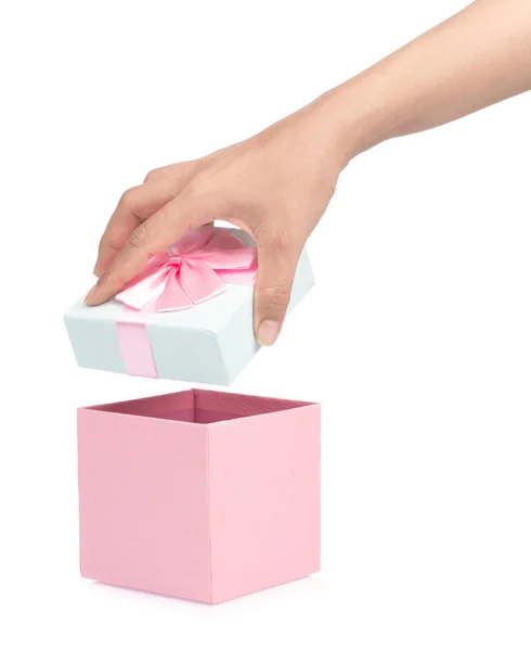 Caja de regalo abierta a mano aislada sobre fondo blanco — Foto de Stock