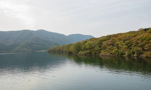 Beautiful landscape of Mountain with lake — Stockfoto