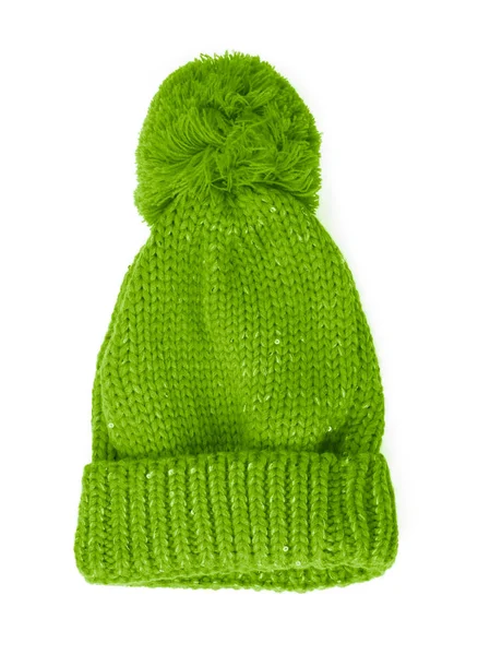 Grüne Strickwollmütze mit Pom Pom isoliert auf weißem Hintergrund — Stockfoto