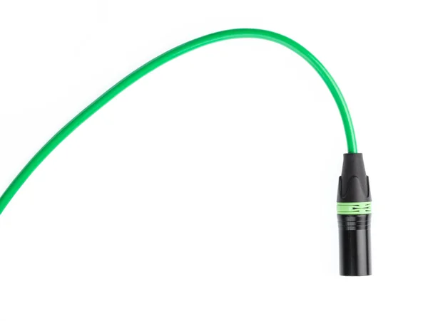 Verde de cable de micrófono XLR aislado sobre fondo blanco —  Fotos de Stock