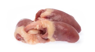 Beyaz arka planda izole edilmiş tavuk kalbi