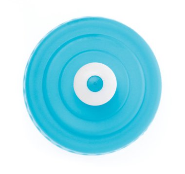 Beyaz arka planda izole edilmiş plastik spor su şişesi