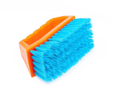 Beyaz arkaplanda izole edilmiş plastik bir elbise fırçası