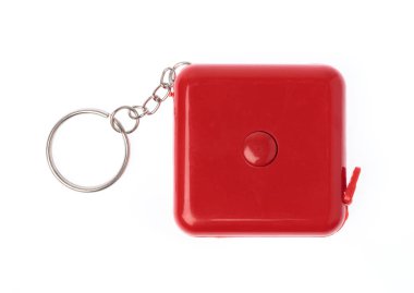 Beyaz üzerine izole edilmiş terzinin kırmızı şeritli anahtarlığı. 