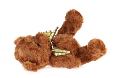 oyuncak ayı oyuncak bebek beyaz zemin üzerine izole.