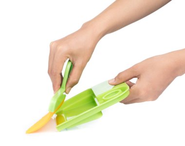 Toz fırçası süpürgesi beyaz arkaplanda izole edilmiş.. 