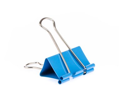 Beyaz arkaplanda mavi klasör klipleri izole edildi