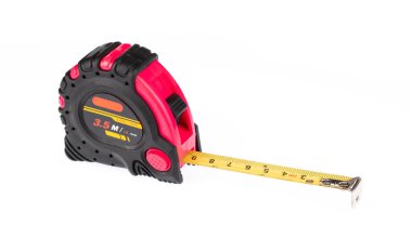 Kırmızı beyaz arka plan üzerinde izole bant ölçme