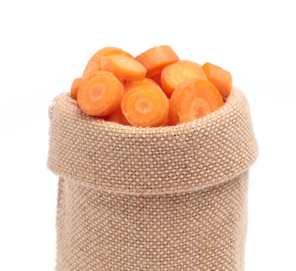 Cenoura de fatia no saco saco isolado no fundo branco . — Fotografia de Stock