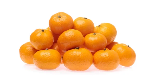 Mucchio di arancione isolato su sfondo bianco — Foto Stock