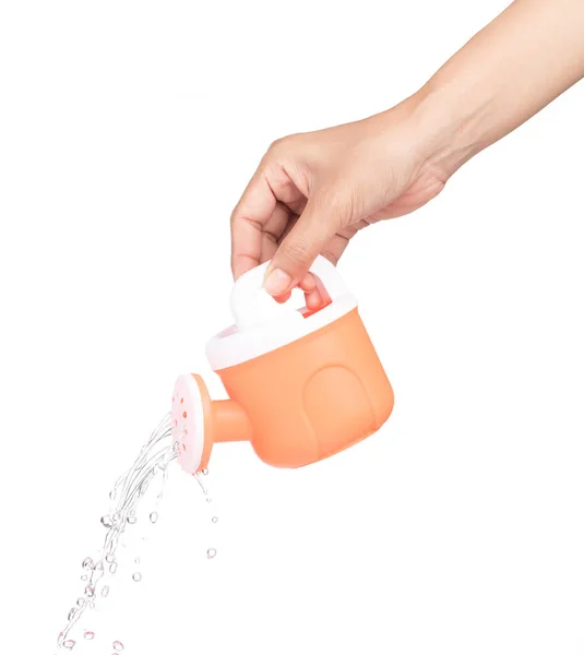 Mano versando acqua da irrigazione plastica può isolato su un bianco — Foto Stock