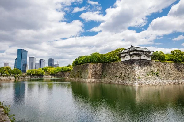 The Architecture Osaka castle is most famous sightseeing attract — Stockfoto