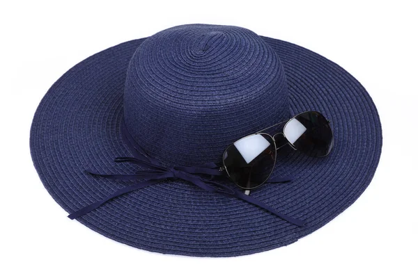 Letní ženský klobouk izolované na bílém pozadí — Stock fotografie