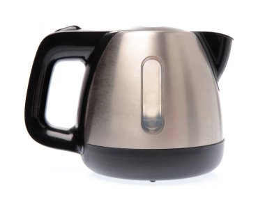 Elektrik paslanmaz çelik çaydanlık beyaz zemin üzerinde izole