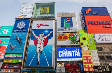 Osaka, Japonya - 10 Mayıs 2018: Namba 'da Dotonbori 