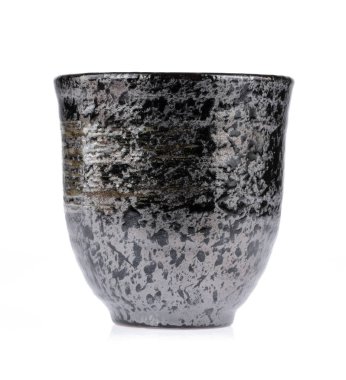 Beyaz arka planda izole edilmiş çay fincanı.