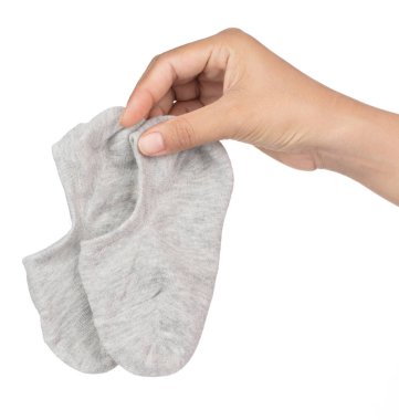 Beyaz arkaplanda el ele tutuşan kısa çoraplar