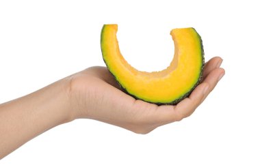 Beyaz arka planda izole edilmiş kesilmiş balkabağı.