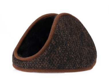 Kahverengi bir kış örgü kulaklık, beyaz arka planda izole edilmiş..