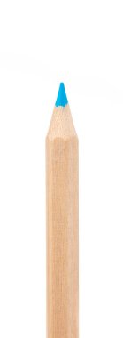 Beyaz arkaplanda mavi kalem izole edildi.