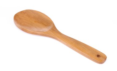 Tahta kaşık beyaz arkaplanda izole edildi