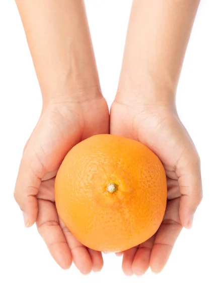 Mão segurando laranja fresco isolado no fundo branco — Fotografia de Stock