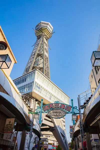 Osaka, Japan - 10 травня 2018: Tsutenkaku Tower - символ n — стокове фото