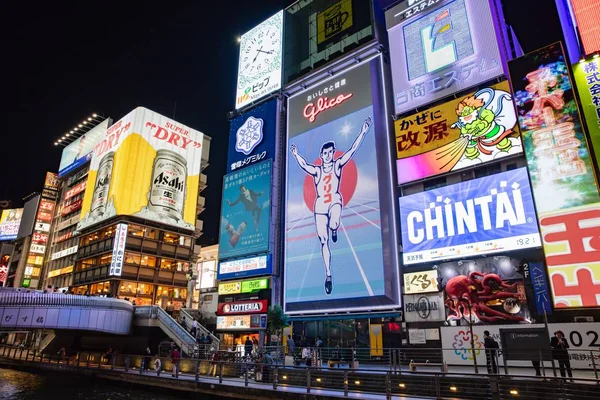 Osaka,Japan - May 10, 2018 : Viwe of Osaka cityscape at night fu — Stockfoto