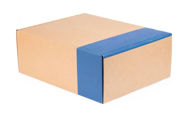 Caixa de embalagem de entrega de papelão isolada em fundo branco — Fotografia de Stock