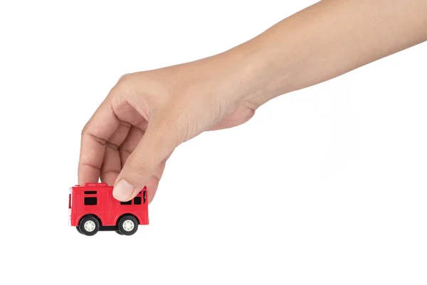 Mão segurando ônibus brinquedo crianças isolado em um fundo branco . — Fotografia de Stock