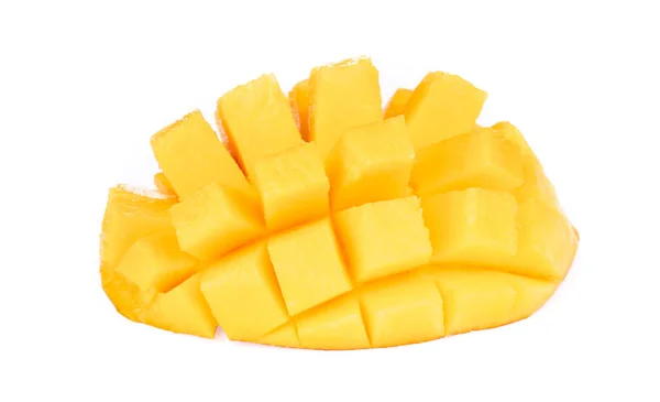 Kostki i plastry mango izolowane na białym tle — Zdjęcie stockowe