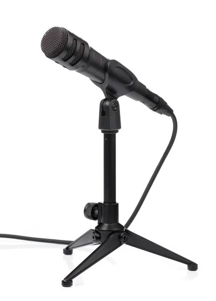 Микрофон и стоять изолированы на белом фоне — стоковое фото