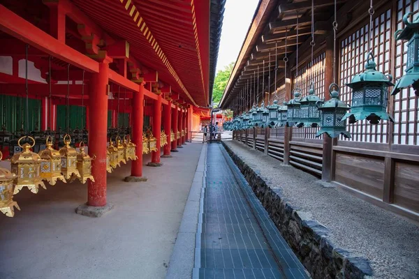 Japan - May 12, 2018: Hanging lamps or lanterns at temple's corr — Stock Photo, Image