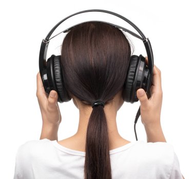 Genç Kadın Kulaklıkla Müzik Dinliyor Beyaz Sırtüstü İzole Edildi