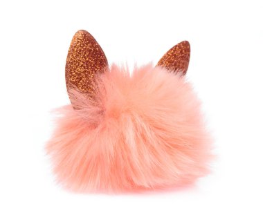 anahtarlık kürk topu beyaz arkaplanda izole edildi