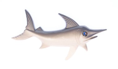 Köpekbalığı oyuncağı beyaz arkaplanda izole edildi