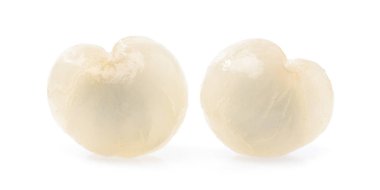 Beyaz arkaplanda izole edilmiş taze Longan