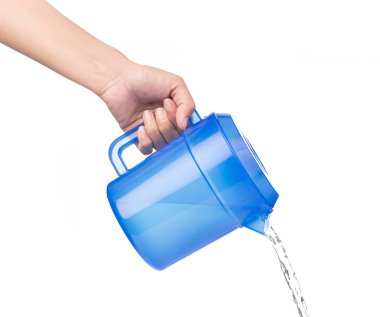 Beyaz arka planda izole edilmiş sürahide el yapımı su