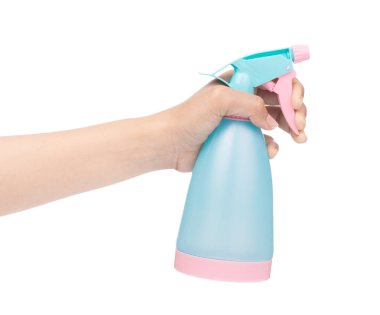 Mavi şişe sprey tabancasını tutan el. Nesne nerede izole edildi