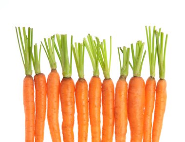 Beyaz arka plan üzerinde izole taze bebek havuç.