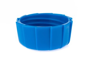 Plastik şişe kapakları beyaz arka planda izole edilmiş