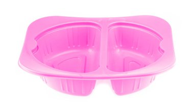 Plastik yiyecek kabı beyaz arkaplanda izole edildi